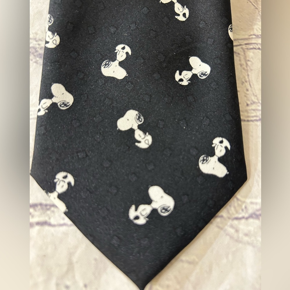 PICASSO HAND MADE BLACK WITH WHITE SNOPPY NOVELTY TIE - Picture 5 of 7